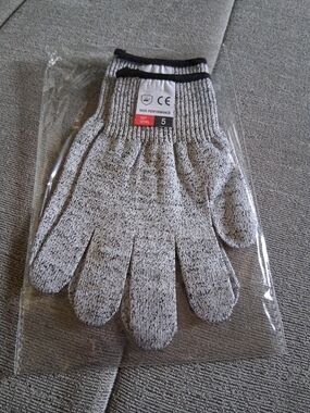 High-Performance Cut-Resistant Men's Gray Work Gloves - Size M NIB